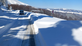 Трима души загубили се в планината са спасени при съвместни