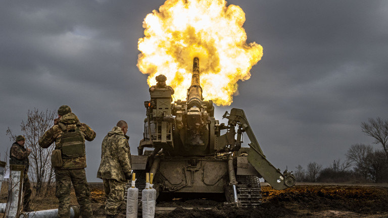 Русия натиска с масиран щурм към Авдеевка, Украйна удържа отбраната