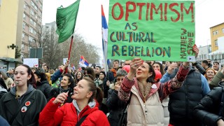 След месеци на демонстрации които разклатиха властта на президента Александър