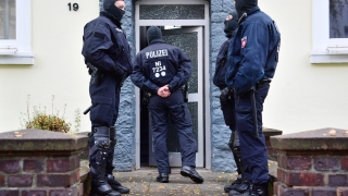 Германските власти съобщиха че са обискирали жилищата на 67 заподозрени