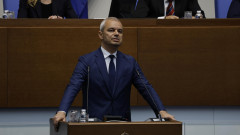 "Възраждане" с тревога след срещата Радев-Мицотакис
