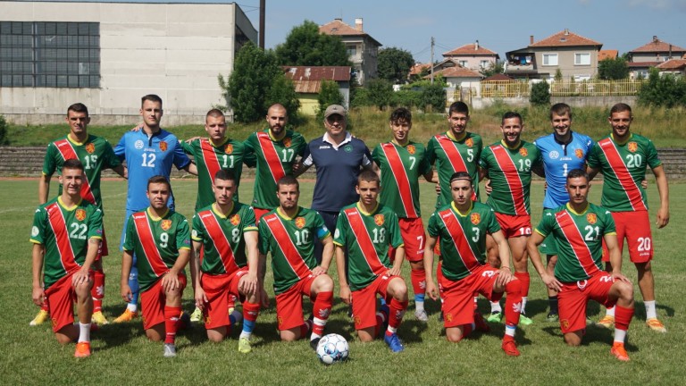 Отборът на играчите без договор, организиран от Асоциацията на българските