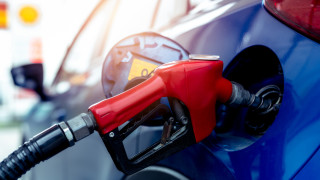 Цените на горивата в България записаха първия си спад от