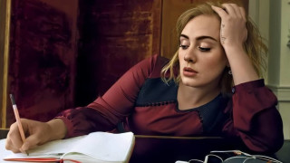 Как изглежда Адел по спортен клин
