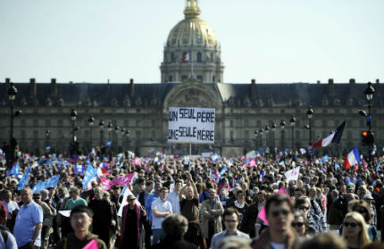 Хиляди на протест срещу гей браковете в Париж