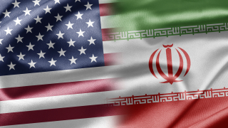 Петролът слабо поевтинява. Връща ли се Иран официално на пазара?