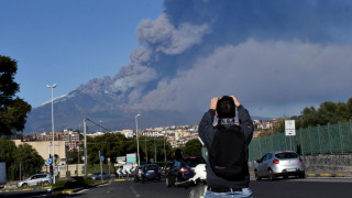 Италианският вулкан Етна най високият и най активен вулкан в Европа изригна