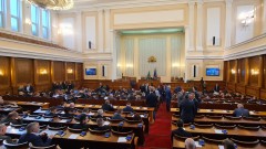 Депутатите удължиха бюджета в 2023 г. на първо четене