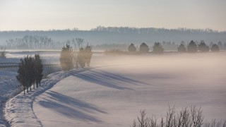 Денят започва със слънце, но от запад идва пак сняг