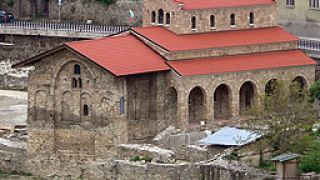 "Aтака" се разграничи от хирурга, хванат с подкуп