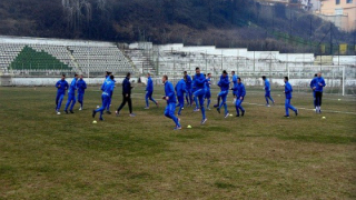 Гаджев и Боби Цонев тренират наравно с другите "сини"
