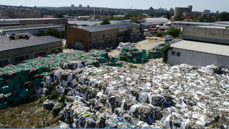 Откриха 16 756 тона отпадъци, сред които 7 756 тона