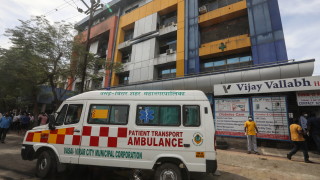 Най малко 13 поклонници бяха убити а десетки други бяха спасени