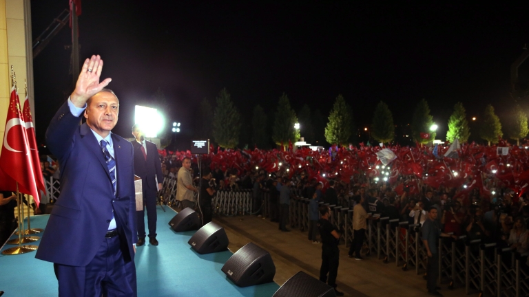 Чистка и в управляващата партия на Турция