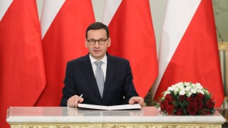Новият полски премиер Матеуш Моравецки положи клетва предадоха световните информационни
