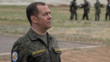 Медведев пак плаши с ядрена война, сега е обиден, че Байдън сравнява Путин с Хамас