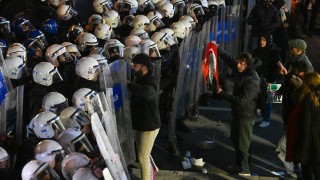 Турските власти са задържали деветима журналисти които са отразявали в