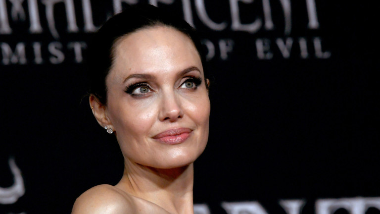 Анджелина Джоли: Смъртта на майка ми ме промени толкова много