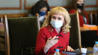 Омбудсманът иска от АСП да изискват служебно документите за помощи на първолаци и осмокласници