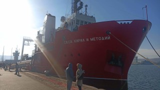 Първият в морската история на България военен научноизследователски кораб Св