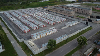 Затварят допълнителните помещения в бежанския център в Любимец