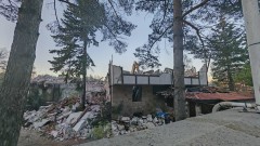 Багер влезе в бившия сарай на Доган в "Бояна"