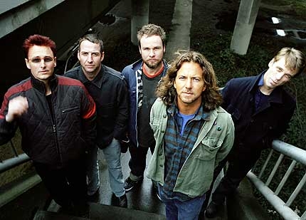 Pearl Jam планират серията "Instant Classic"
