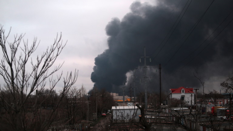 Експлозии са чути в Одеса с падането на нощта, съобщават