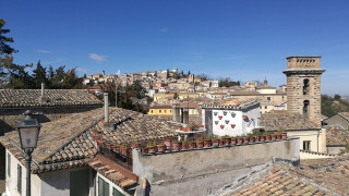 Подобно на много места в Европа и Италия се бори