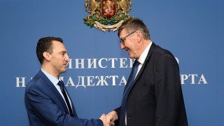 Новият министър на младежка и спорта Иван Пешев прие поста