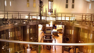 Затвориха 3 фабрики на “Винпром Карнобат“