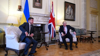 Британският премиер Борис Джонсън обеща да работи с украинския президент