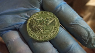 Хванаха двама иманяри със старинни монети и наркотици в Тутраканско