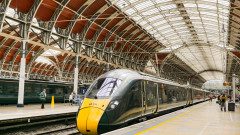 Великобритания пуска влак-рекордьор, който изминава над 200 мили с едно зареждане за 3,5 минути