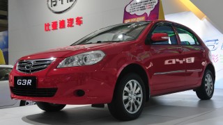 Китайският автомобилен производител BYD ще започне да сглобява електрически автомобили