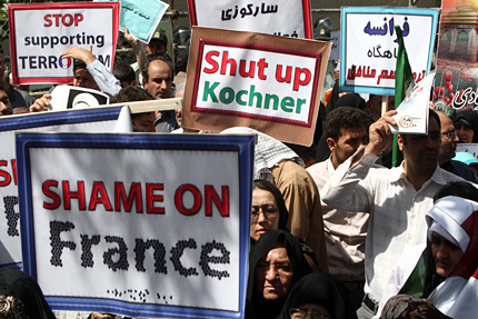 Смърт на Франция, скандираха в Техеран 
