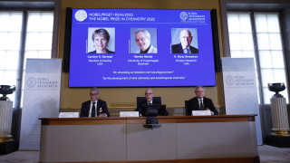 Трима учени получиха Нобеловата награда за химия за 2022 г