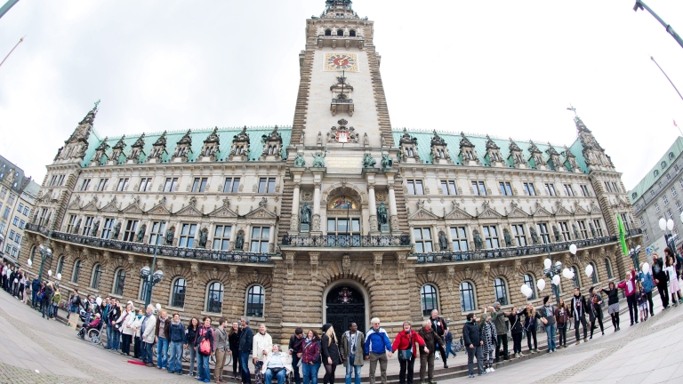 Хиляди казаха "не" на расизма в Германия 