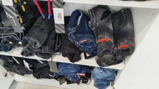 Варненската полиция конфискува 345 "маркови" дрехи