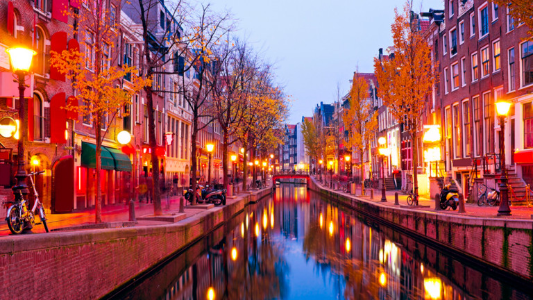 Кварталът на червените фенери в Амстердам едва ли ще е същият