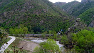 АПИ покани три фирми да градят еко мерките през Кресненското дефиле