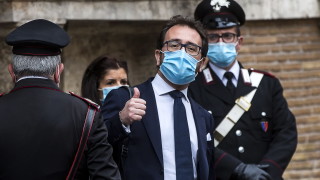 Министърът на правосъдието на Италия оцеля при вот на недоверие