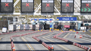 Френските митници причиниха задръствания в Кале след като служители започнаха по строги