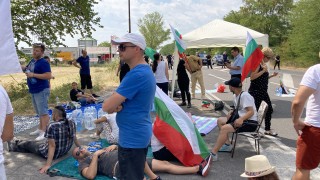 Протест затвори пътя Стара Загора Хасково вече 15 и час