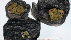 Хванаха рецидивист с три плика марихуана и над 100 г амфетамин в Мирково