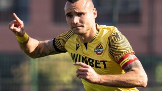 Ботев Пловдив ще изпрати подобаващо Виктор Генев съобщиха от клуба
Опитният