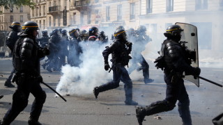 Стотици са задържаните протестиращи в Париж Пострадалите при масовите демонстрации