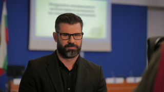 Съпредседателят на България може Кузман Илиев отхвърли спекулациите че формацията