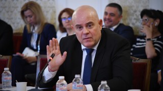 При засилен интерес започна изслушването на главния прокурор Иван Гешев