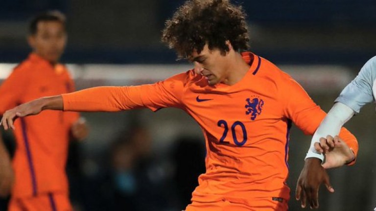 Манчестър Сити обяви привличането на холандския защитник Филип Сандлер. 21-годишният